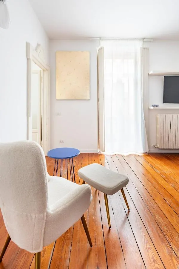 Apartment Bocconi 2 Camere In Stile Corte Milanese Italy